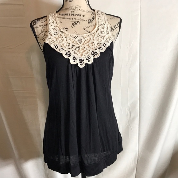 2B Bebe Tops - Bebe crochet tank top